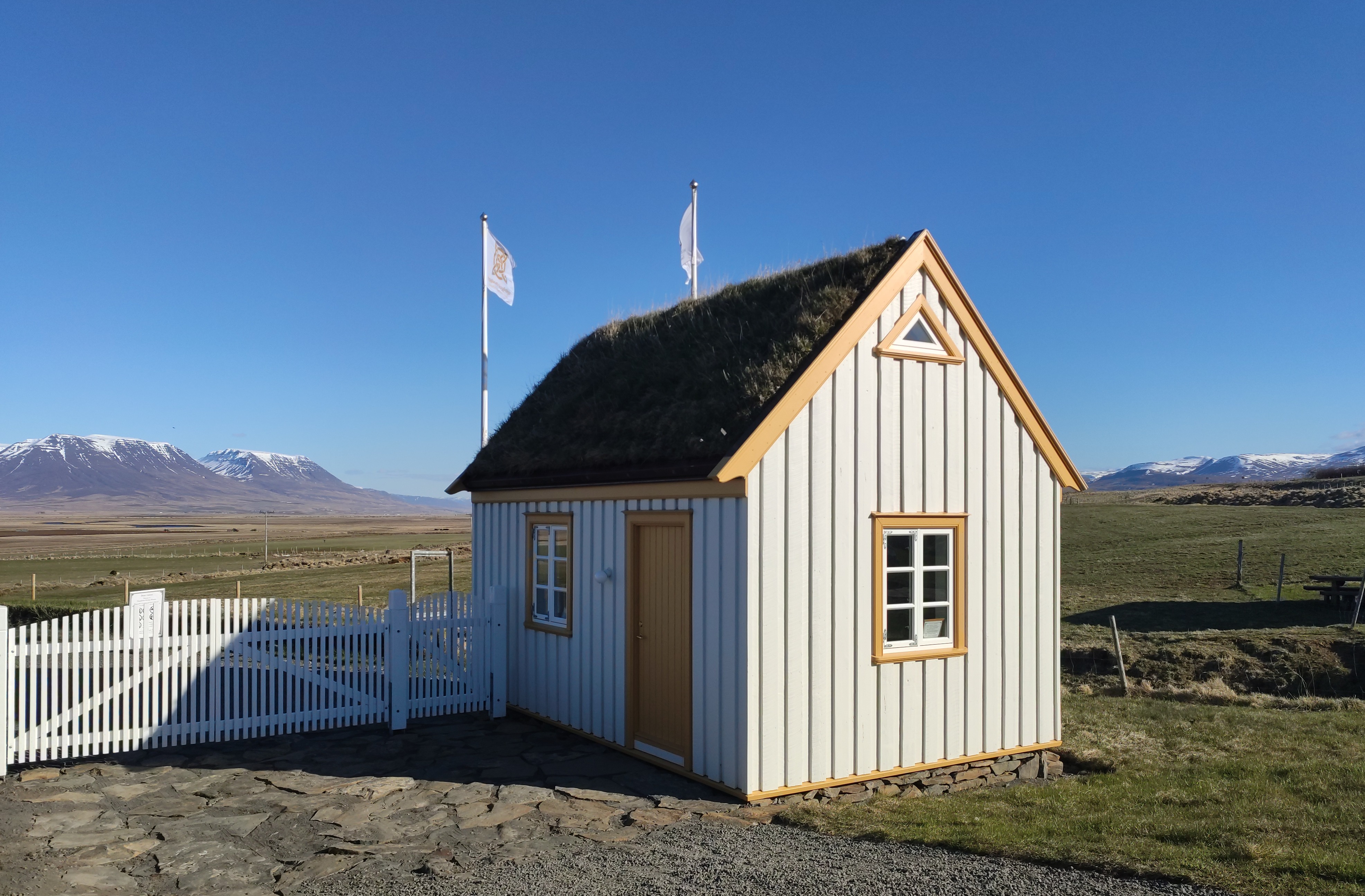 Garðsendi, miðasöluhús og safnbúð.